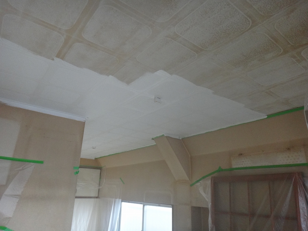 賃貸マンション 退室にともなう原状復旧工事 ヤニだらけの天井塗装